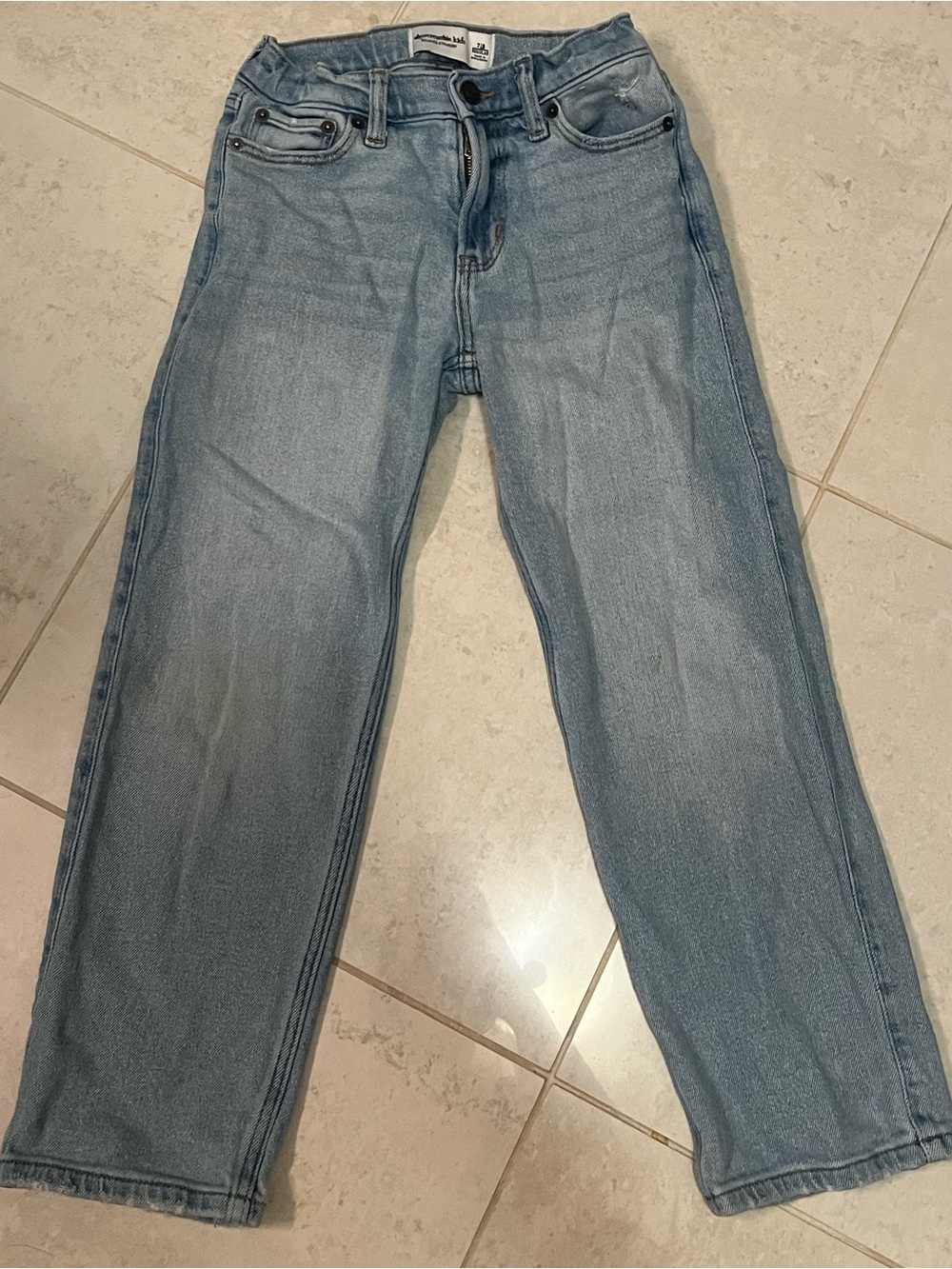 abercrombie kids Light Blue Relaxed Straight Jeans 7/8 Regular